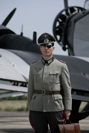 Tom Cruise a Valkyrie című film forgatásán