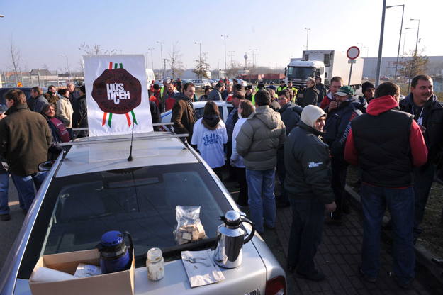 Gyál, tejtermelők tiltakozása a TESCO alacsony felvásárlási árai ellen