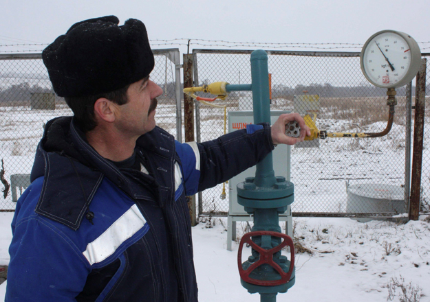 Gazprom-mérnök a nyomást ellenőrzi a legutóbbi válság után