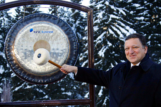 Barrosónak, az Európai Bizottság elnökének davosi gongütése. Amerika megadta a hangot