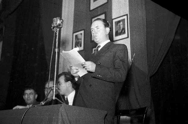 Budapest, 1949. január 6. Képes Géza felszólalása. Hriszto Botev a nagy bolgár költő és szabadságharcos születésének századik évfordulóján ünnepséget rendezett a Magyar-Bolgár Társaság a Zeneakadémián