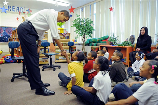 Barack Obama látogatása egy chicagoi iskolában 