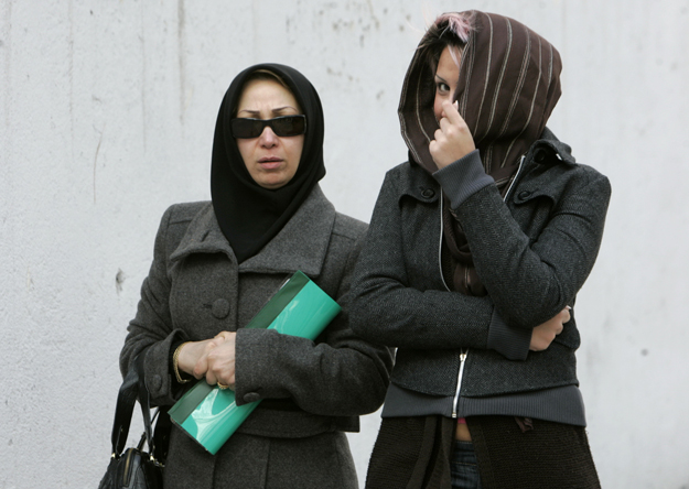 Two Iranian women walk along an avenue in central Tehran January 13, 2008. Western diplomats and rights groups see the detention of women activists as part of a wider crackdown on dissent, which they say may be in response to Western pressure over Ir