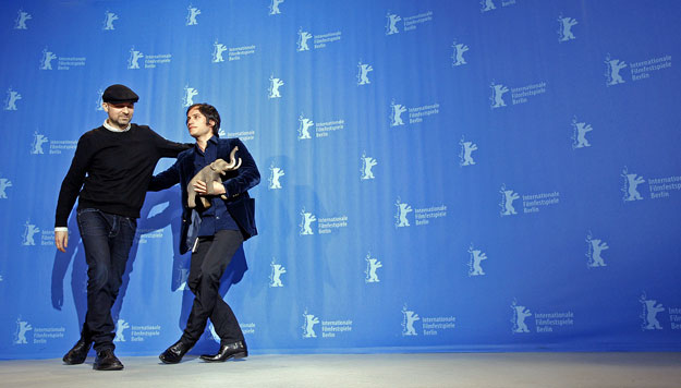 Actor Gael Garcia Bernal (R) and director Lukas Moodysson pose during a photocall to present the movie 'Mammoth' at the 59th Berlinale film festival in Berlin, February 8, 2009. REUTERS/Johannes Eisele (GERMANY)