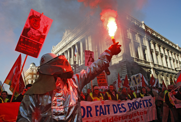 Arcelor Mittal dolgozói tüntetnek Marseilleben, január 29-én