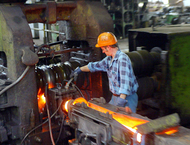 Csaknem ezer ember állása szűnik meg a diósgyőri acélgyártás halálával