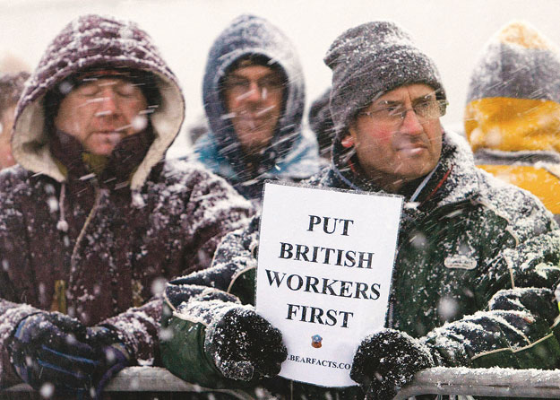 Brit alkalmazottak demonstrációja: a külföldiektől féltik az állásukat