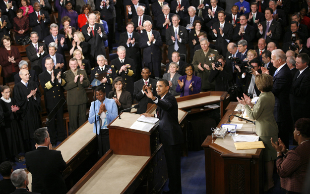 Barrack Obama a Kongresszus tapsát fogadja 