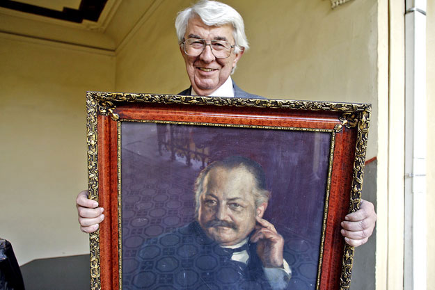Krausz György  a nagypapa festményével