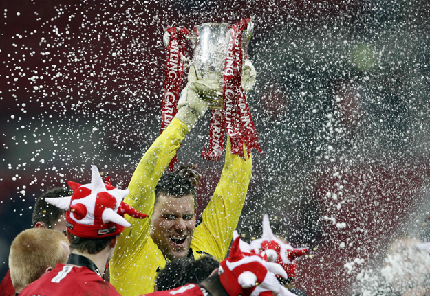 Manchester United's goalkeeper Ben Foster holds the trophy after beating Tottenham Hotspur in their English League Cup final soccer match at Wembley Stadium in London March 1, 2009.   REUTERS/Darren Staples   (BRITAIN)