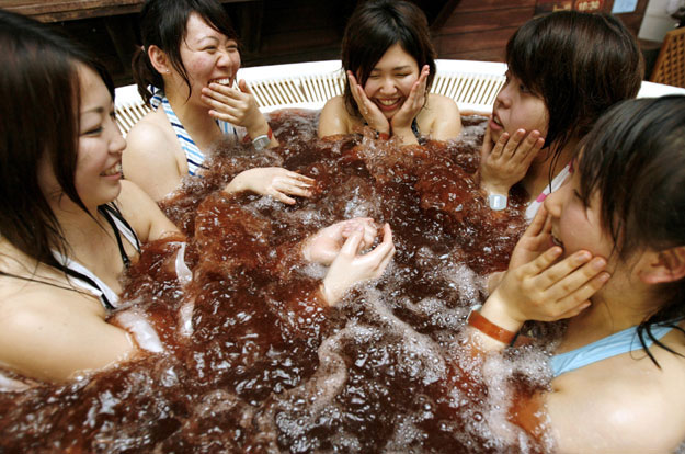 Az onszen fürdőzésnek szigorú etikettje van Japánban