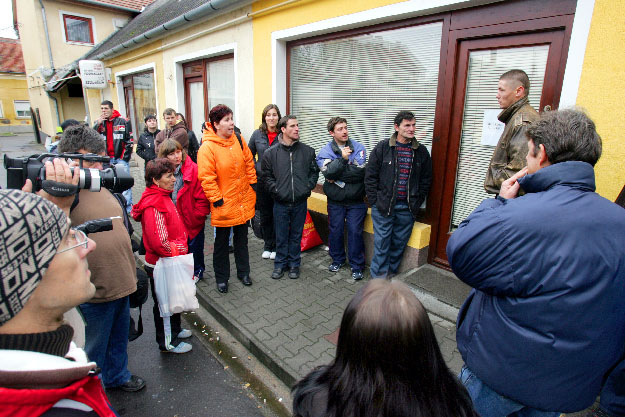 Nem tegnap kezdődött: tavaly decemberben 110 erdélyi vendégmunkást küldtek haza egyik napról a másikra a sárvári Flextronics-üzemből