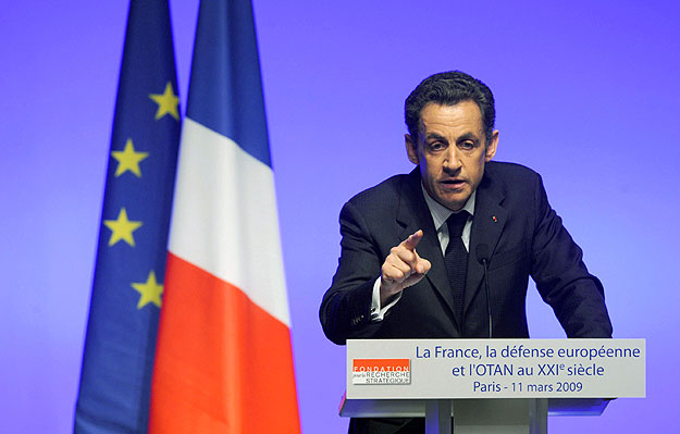 Nicolas Sarkozy bejelenti a visszatérést