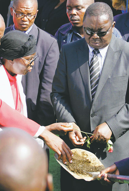 Tsvangirai a felesége temetésén