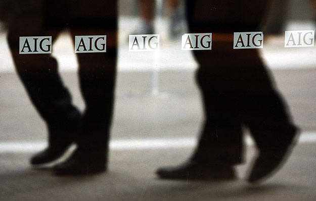 Az AIG New York-i központjának bejárata. Egész Amerika felháborodott az odabent osztott bónuszokon