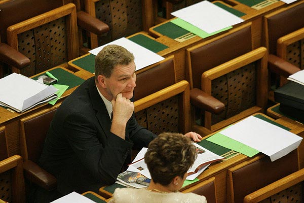 Botka egyike annak a hat szocialistának, aki 2004-ben, az MSZP rendkívüli kongresszusán felszólalt Gyurcsány miniszterelnök-jelöltté választása mellett