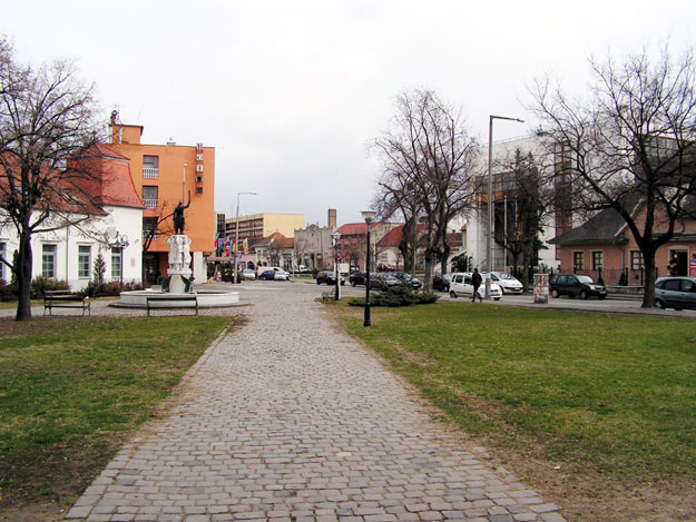 A megújulásra váró főtér