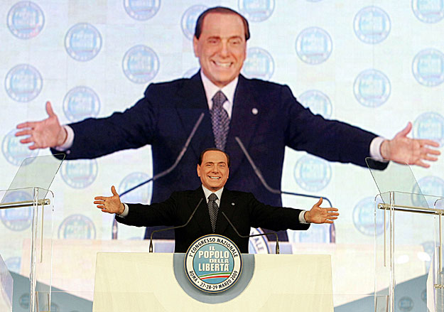 Silvio Berlusconi olasz miniszterelnök az új jobbközép párt, a Szabadság Népe (Popolo della Liberta) alakuló kongresszusán beszél Rómában 