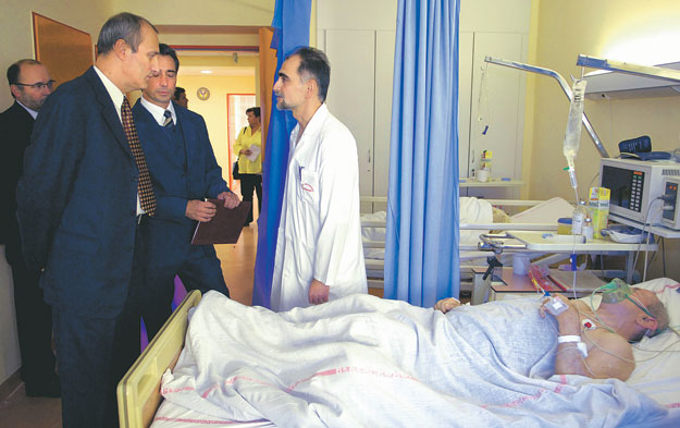 Székely Tamás egészségügyi miniszter és Becsei László főigazgató-főorvos 2008. októberében, a békéscsabai kórházban