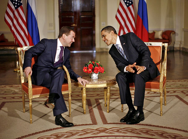 Dmitrij Medvegyev orosz és Barack Obama amerikai elnök találkozója Londonban, 2009. április 1-én 