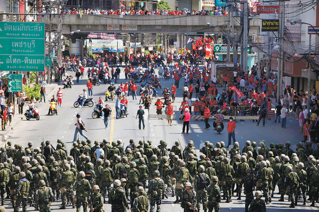 A kormány katonái visszaszorították a miniszterelnök lemondását követelő tüntetőket