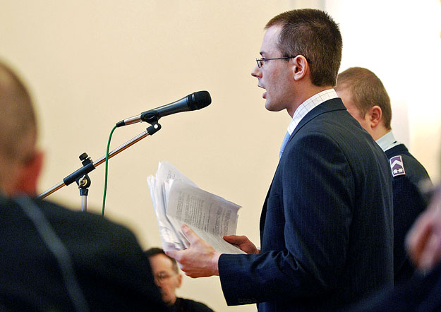 Zuschlag János, volt szocialista parlamenti képviselő vallomást tesz a Bács-Kiskun Megyei Bíróságon, az ellene folytatott per február 17-i tárgyalásán. 