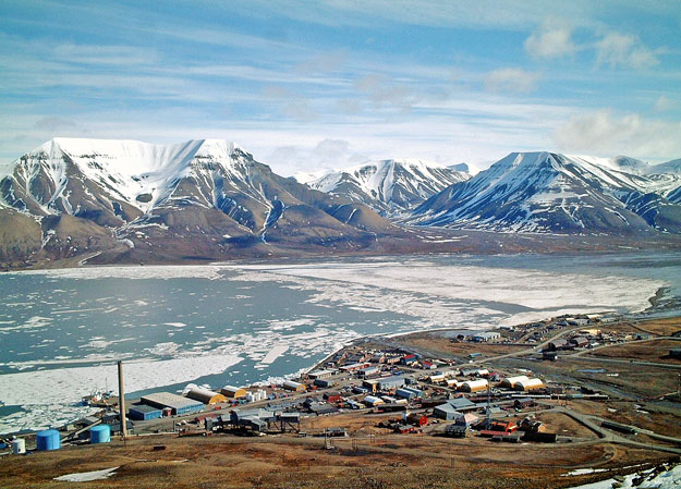 Longyearbyen, one of the world's most northerly tourist destinations, is a coal-dust caked town situated among snowy peaks and icy landscapes a 78 degrees north between the Arctic Ocean and the Barents Sea, has only 1,700 inhabitants. Many people who