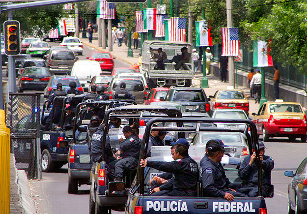 Mexican federal policemen patrol near the presidential residence Los Pinos, where U.S. President Barack Obama meets with Mexico's President Felipe Calderon during his visit, in Mexico City April 15, 2009. Obama will be in Mexico from April 16 to 17, 