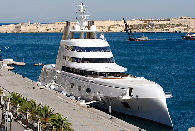 120 méteres szuper yacht 300 millió dollárért egy mindössze 36 éves férfi tulajdonában. Andrej Melnicsenko a 'szegény' orosz milliárdosok egyike