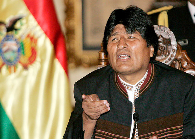 Evo Morales sajtóértekezletén úgy fogalmazott, hogy a magyar, a horvát és az írországi hatóságoknak 