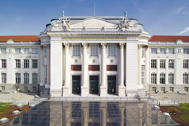 A százéves bécsi Technikai Múzeum főbejárata
