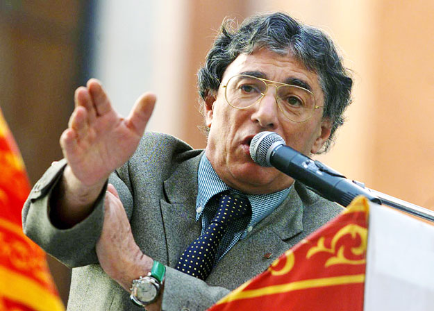 Northen League leader Umberto Bossi gestures during a convention in Vicenza, Italy, May 9, 2001. The centre-right Northern League, Freedom Alliance and National Alliance are presenting the same programme for Italy's general election on May 13.       