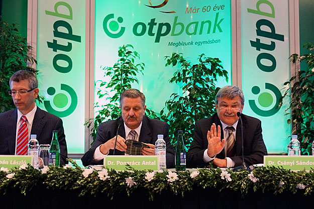 Urbán László, Pongrácz Antal, Csányi Sándor az  OTP Bank közgyűlésén 