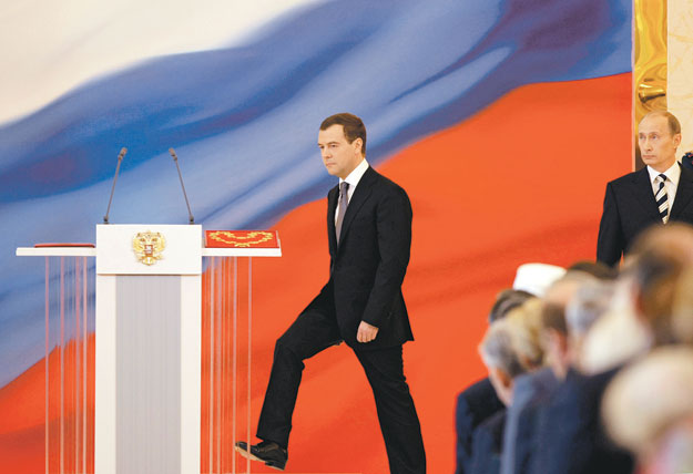 Medvegyev meglepetést okozott Abházia és Dél-Oszétia elismerésével - valószínűleg nem Putyin nélkül döntött
