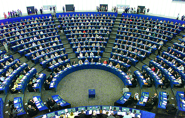 Az Európai Parlament impozáns ülésterme