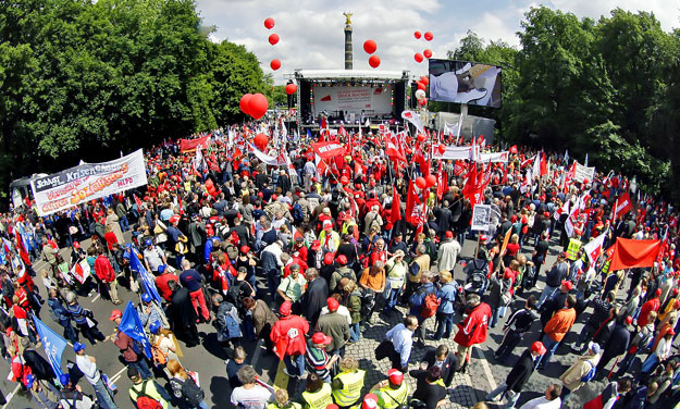 Határozott kormányzati intézkedéseket követeltek a gazdasági válság ellen a berlini tüntetők