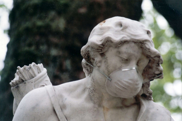 Peredi Ágnes - Meggyalázott szobor, Brüsszel.