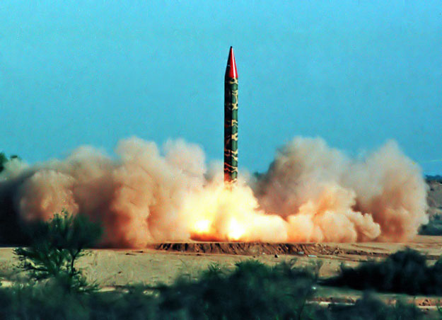 Nukleáris robbanófej hordozására is alkalmas HATF- V (Ghauri) rakéta tesztje Pakisztánban