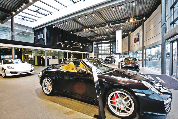 Az új Porsche-centrumban az eladott autók árrekordját egy 43 millió forintos GT3-as tartja