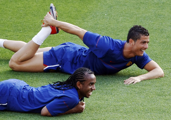 Készül a Manchester is - Cristiano Ronaldo és Anderson a döntő előtti nap edzésén