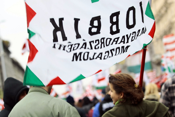 A fiatalok sokkal sikeresebben szólítja meg a Jobbik, mint a régebbi pártok