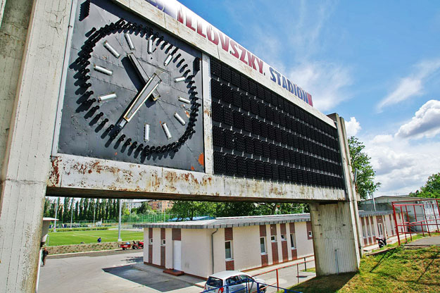 Ősi eredményjelző és új öltözőkomplexum a Fáy utcai Illovszky Rudolf stadionban. Van, ahol már a huszonnegyedik órában járnak