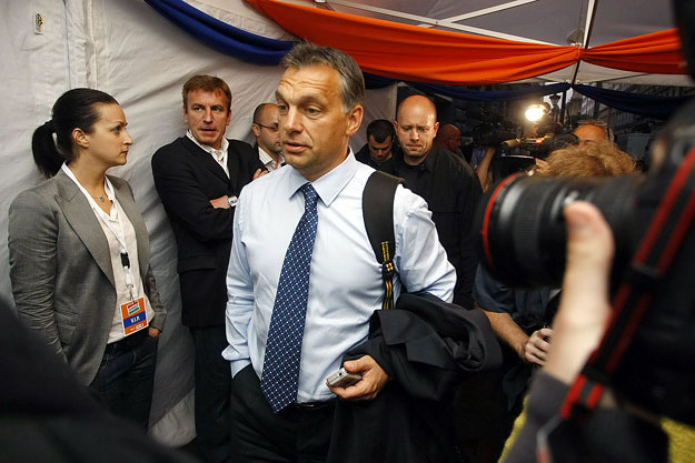 Orbán Viktor érkezik a FIDESZ választási központjába