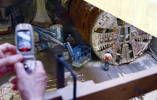 A fúrópajzs a Szent Gellért és a Fővámház tér között dolgozik