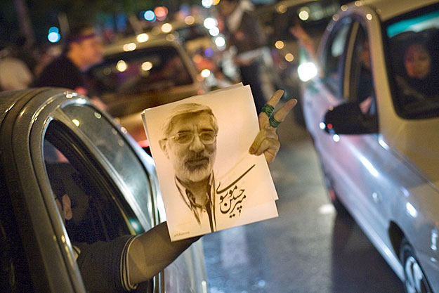 Muszavi-hívők a teheráni utcán