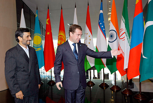 Mahmúd Ahmadinezsád iráni és Dmitrij Medvegyev orosz elnök találkozója a SOC ülésén Jekatyerinburgban, 2009. június 16-án