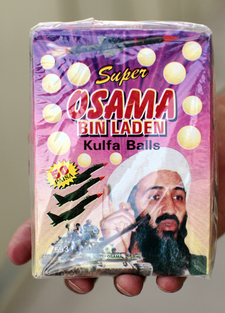 Egy csomag Oszama-cukorka Pakisztánból