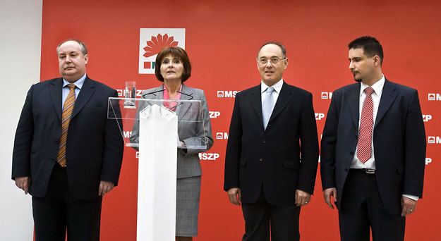 A pártvezetés: Kiss Péter, Lendvai Ildikó, Szekeres Imre és Mesterházy Attila