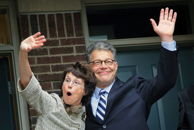 Al Franken feleségével a minnesotai legfelsőbb bíróság döntését ünnepli