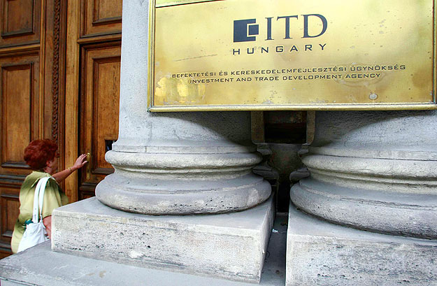 Az ITD Hungary bejárata - a partnerek többnyire elégedettek az egyablakos ügyintézéssel